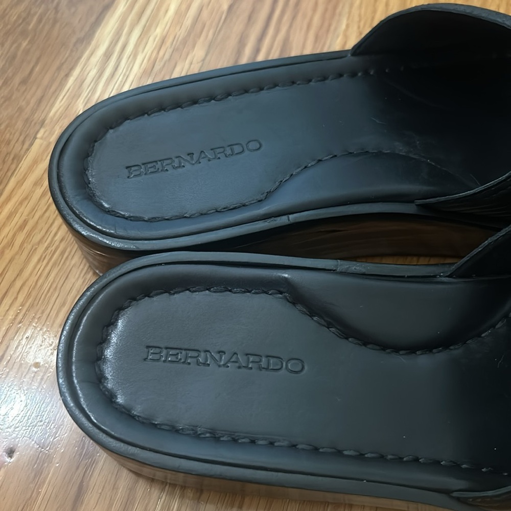 Bernardo black Faedra leather wedge sandal - Picture 2 of 8